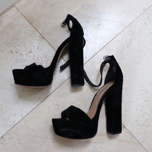 BLACK STEVE MADDEN HEELS